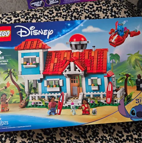 LEGO Disney 43268 Lilo and Stitch Beach House 834 Pieces ONLY BOX
