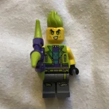 LEGO Minifigure w/ Green Mohawk Hair & Purple/Lime 3-Blade Weapon Accessory