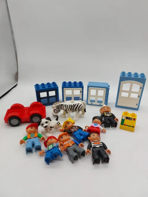 Lego Duplo Men Woman Dog Blocks Lot Of 15