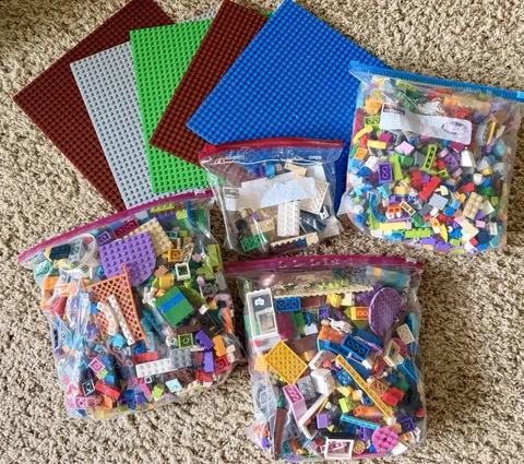 LEGO Large Miscellaneous Lot minifigs, Accessories, LEGO Blocks, 8 Lbs With Mats
