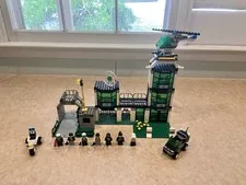 Lego: Police Headquarters Set 6636. 100% Complete With All Minifigures.