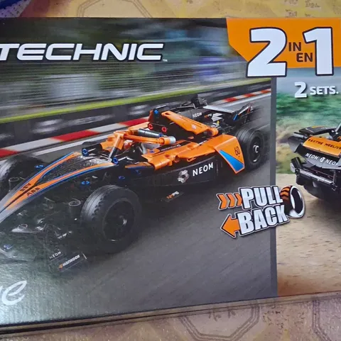 LEGO Technic 42169 NEOM McLaren Formula E Race Car Set 452 pcs 9+ 2-in-1