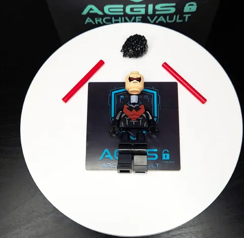 LEGO Nightwing Red-eye Minifigure sh0085 Pristine Brand New Never Assembled
