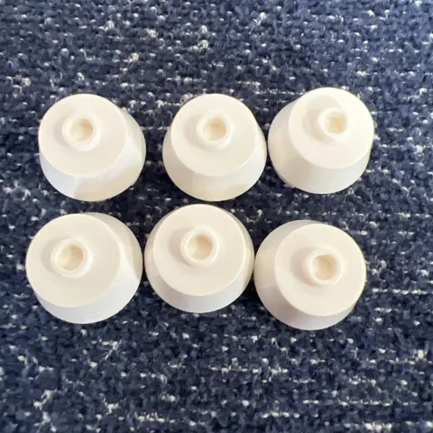 LEGO 98100 White Cone 2 x 2 Truncated - 6 Pieces