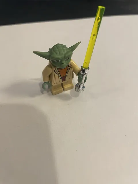 LEGO Star Wars Yoda Minifigure Rubber Head Lightsaber Original Authentic Lego