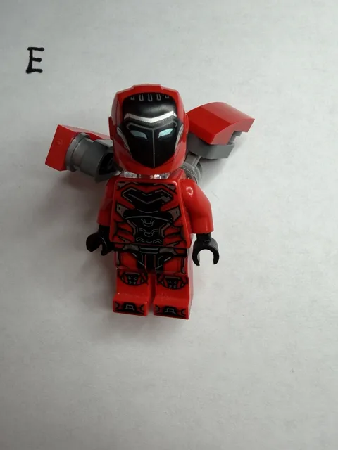LEGO Marvel Black Panther Iron heart MK2 minifigure from 76214
