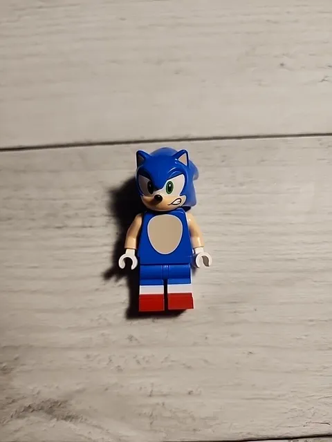 Lego Sonic the Hedgehog Minifigure Open Mouth Smirk To Left Figure