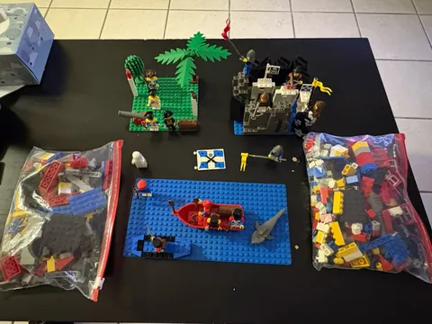 Lego System 6263 Pirates Outdoor Lot & Knights Castle Lego System