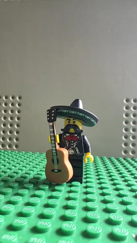 LEGO Series 16 Collectible Minifigures 71013 Mariachi Mini Figure