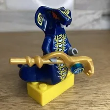 Lego Ninjago Skales njo040 Snake Miniifigure Rise of the Snakes With Staff