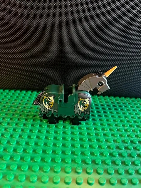 Lego Kingdoms Knights Green Dragon Barding Ruffled - Armored Horse from set 7187