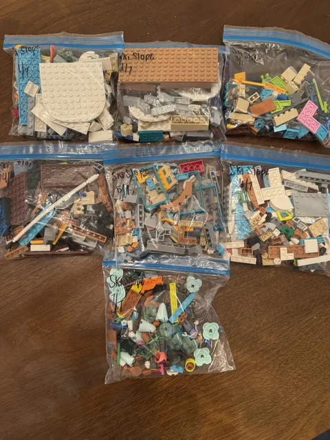 LEGO Friends #41756 Holiday ski slope and cafe