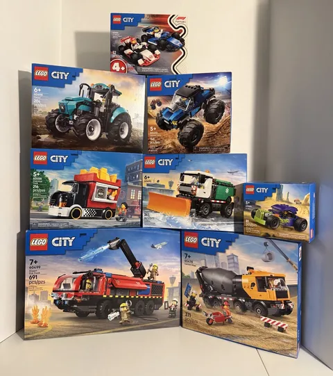LEGO City Bundle *8 SETS NEW IN BOX*