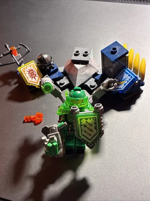 COMPLETE LEGO Nexo Knights 70332 Ultimate Aaron, No Instructions