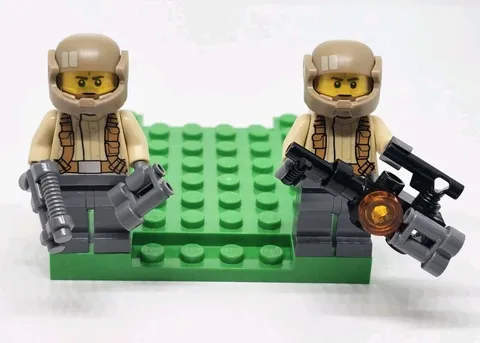 (2) LEGO Resistance Trooper Minifigure Star Wars Episode 7 75131 sw0698
