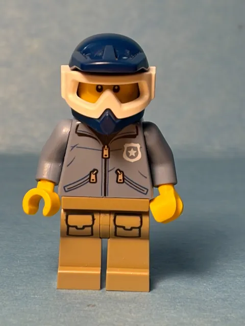 LEGO City Minifig cty0830 - Mountain Police Officer - Light Scratches/No Cracks
