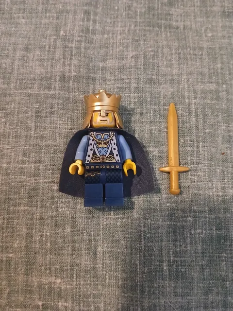 LEGO Castle King's Knight cas527 Lion King Minifigure 70404 Complete Crown