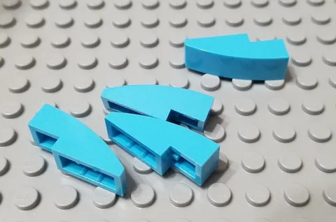 LEGO Lot of 4 Medium Azure 3x1 Curved Slopes Pieces