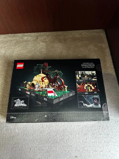 LEGO Star Wars: Dagobah Jedi Training Diorama (75330)