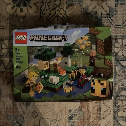 LEGO Minecraft The Bee Farm 21165 Complete Set 238 pcs Age 8+ Box