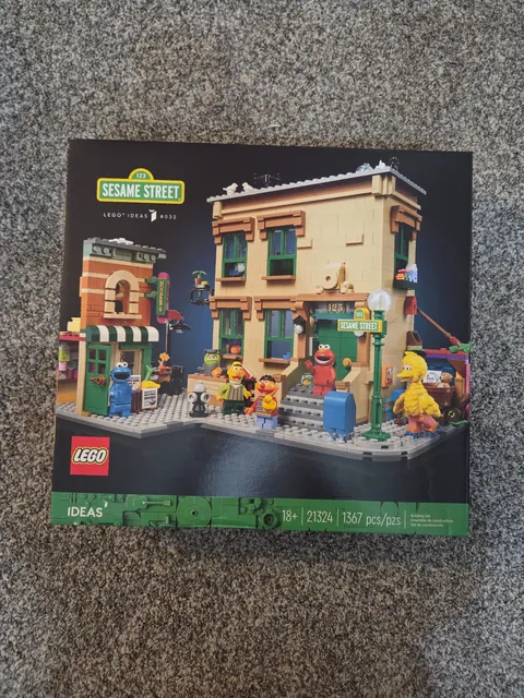 SEALED LEGO Ideas: 123 Sesame Street (21324)