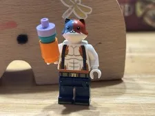 LEGO Meowscles Minifigure Fortnite Battle Bus 77073 
