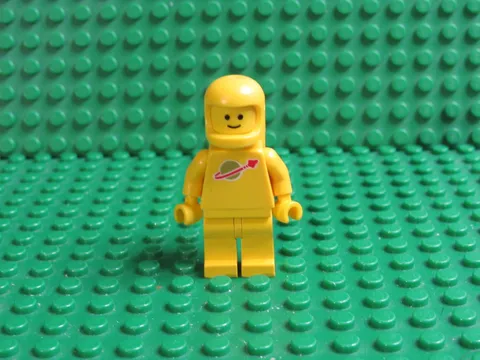 LEGO Classic Space Minifigure Yellow with Air Tanks Spaceman YS34