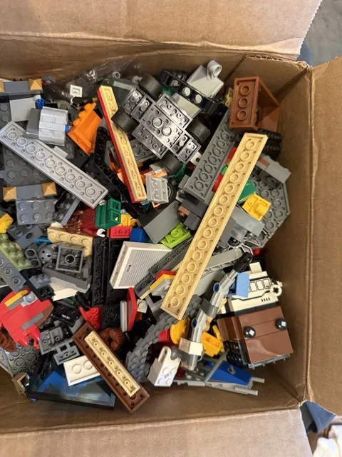 6 LBS Authentic LEGO Bulk Lot Minifigs Baseplates Wheels Star Wars Batman Parts