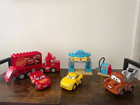 LEGO DUPLO Cars 5815 Flo's V-8 Cafe Complete Set 28pc Lightning McQueen Mater