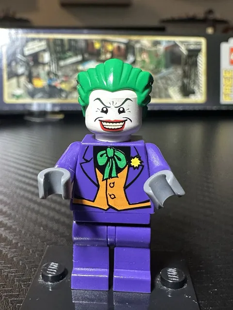 Lego Joker Bat005 2006 Minifig ( Wrong Hair )