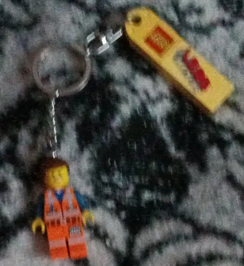 LEGO Emmet The LEGO Movie Minifigure Keychain w/ Brick Keychain 853865