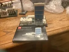 LEGO 21018 ARCHITECTURE: United Nations Headquarters Complete W/ Manual No Box