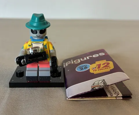 LEGO Series 26 Alien Tourist Collectible Minifigure (71046)