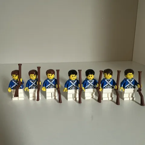 Lego Lot of 7 Bluecoat Soldier pi173 pi174 Minifigure Pirates III Imperial Chess