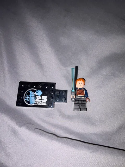 LEGO Star Wars Cal Kestis Minifigure with 25th Anniversary Stand 75394