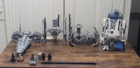 Lego Star Wars Set Lot comes with some minifigs. please see description 