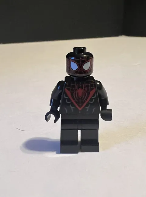 LEGO Marvel SPIDERMAN Miles Morales Black w/ Red Minifigure 76036 Sh190 EUC RARE