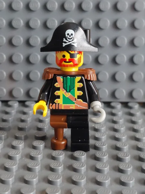 Lego 6251 - Captain Redbeard Minifigure - Used