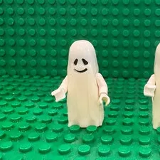 One Vintage Lego Minifigure Castle White Ghost - Glow in the Dark - gen002