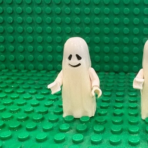 One Vintage Lego Minifigure Castle White Ghost - Glow in the Dark - gen002