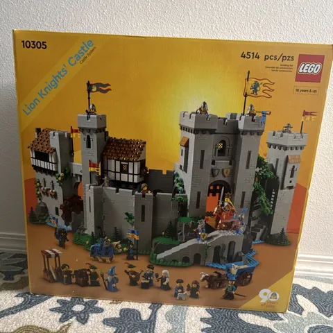 LEGO 10305 Lion Knights' Castle Set 4514 pcs 18+ new in box sealed