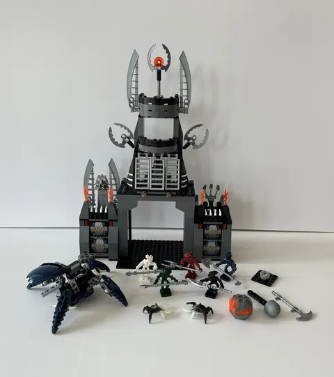 Lego set 8758 Tower of Toa – 397 Pieces – 8 Minifigs - BIONICLE