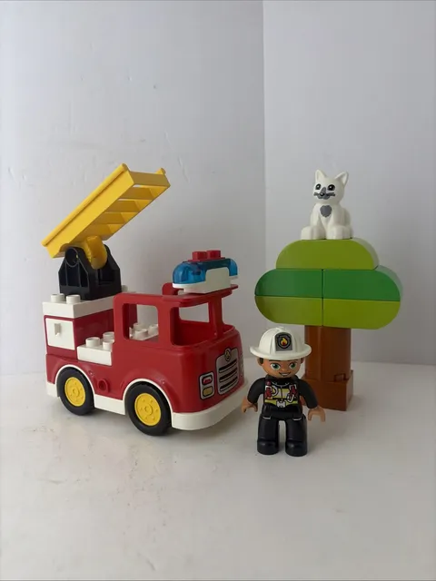 LEGO Duplo Fire Truck  1 Fireman 1 Cat RETIRED