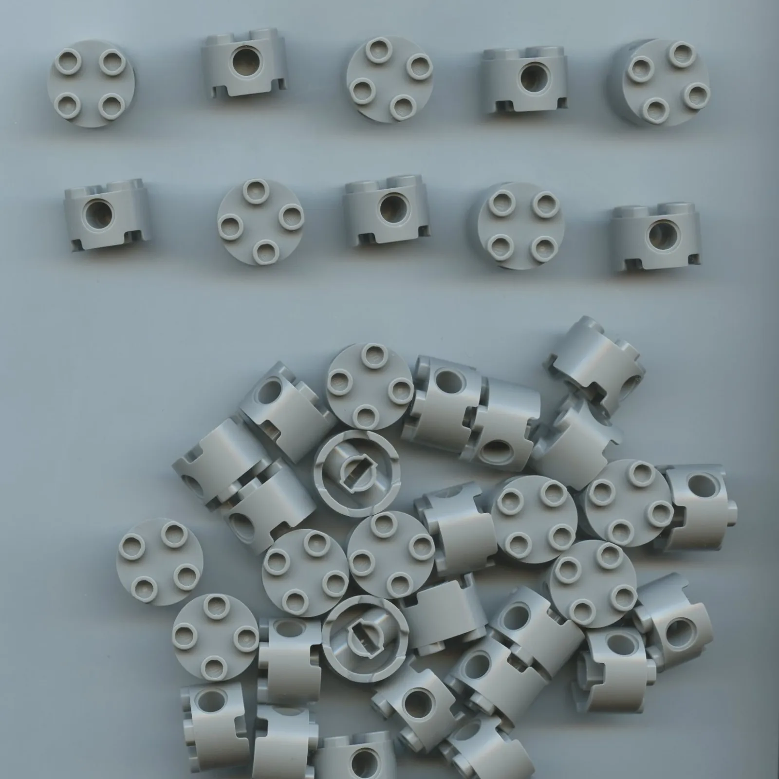 LEGO x 40 Light Bluish Gray Brick, Round 2 x 2 with Pin Holes 17485