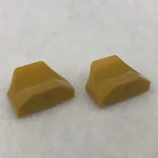 LEGO 47458 Pearl Gold Slope, Curved 1 x 2 x 2/3 Wing End (x2)