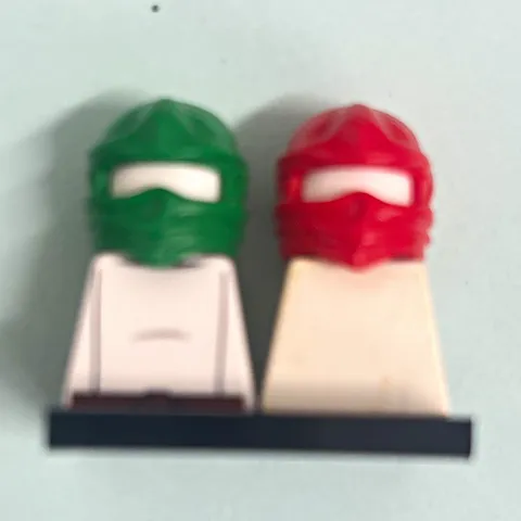 LEGO Minifigure Headgear Lot of 2 Green & Red. Airjitzu Kai & Airjitzu/Dx Lloyd