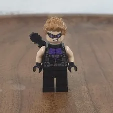 LEGO Avengers Hawkeye Dark Purple Suit Quiver Goggles Minifigure sh0626 76143