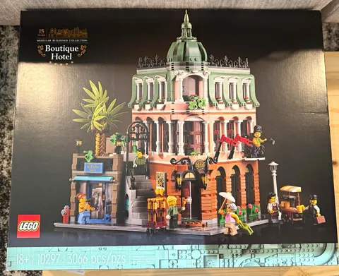 LEGO 10297 Boutique Hotel Modular Building 3066pc Complete w/ Box & Instructions