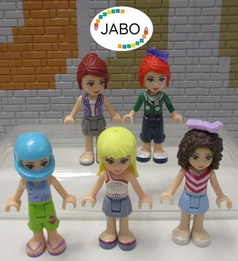 (D16 / 1 /7) Lego Friends 5 figures minifigures