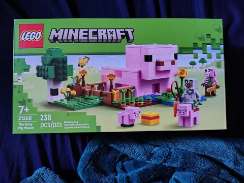 LEGO Minecraft: The Baby Pig House (21268)